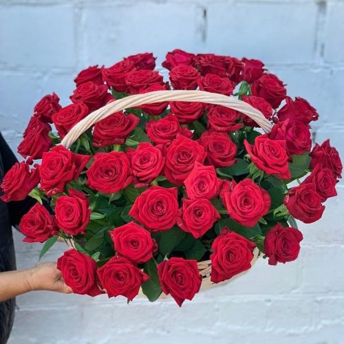 Корзина 51 красная роза - купить с доставкой в интернет-магазине | Флорист Экспресс в Севастополь